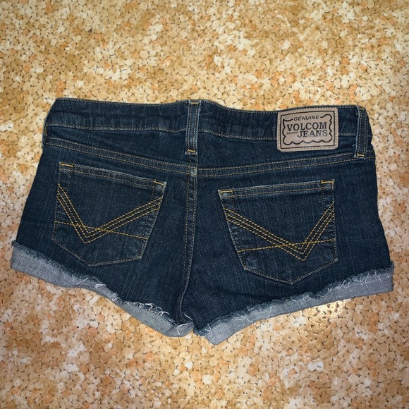 Volcom shorts - Picture 2 of 2